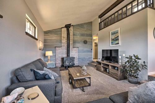 Charming Woodland Park Home With Spacious Yard!