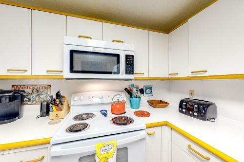 Kings Grant --- 40084 Grant Drive, Unit 72