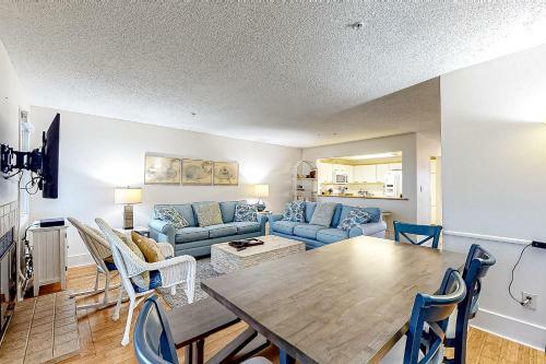 Kings Grant --- 40084 Grant Drive, Unit 72