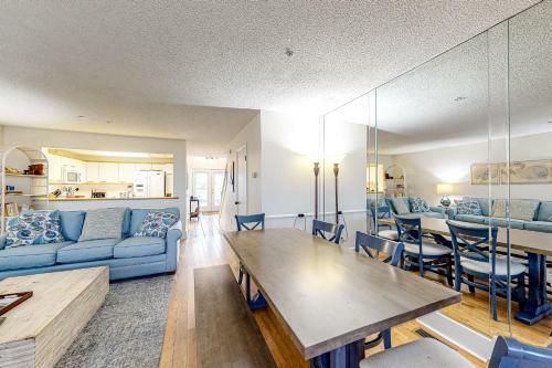Kings Grant --- 40084 Grant Drive, Unit 72