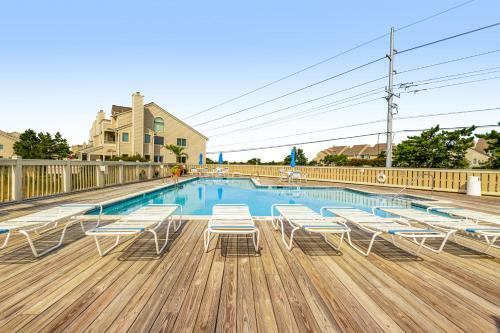 Kings Grant --- 40084 Grant Drive, Unit 72