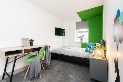 ?onpoint - Large 6 Bed House With Parking!?