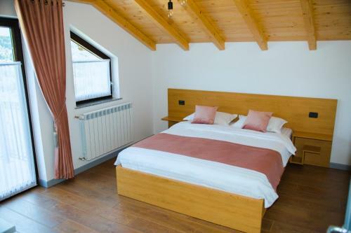 Hostal Lini?tea Codrului