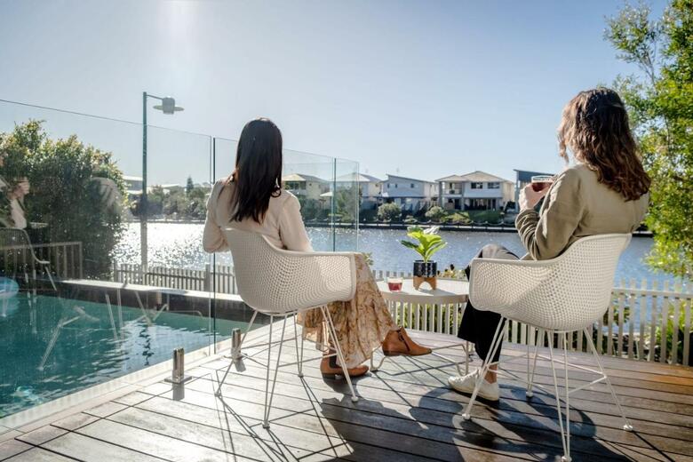 Luxury Lakeside Birtinya With Stunning Waterfront View