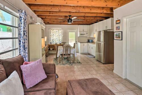 Siren Song - Cozy Marathon Getaway With Garden!