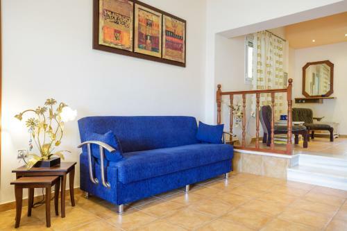 Gold N Blu Petalidi