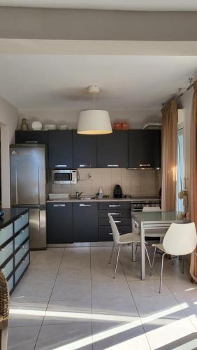 Apartamento Maison Evita, Elegant Beachfront Apt, Polychrono