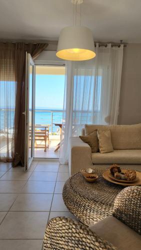 Apartamento Maison Evita, Elegant Beachfront Apt, Polychrono