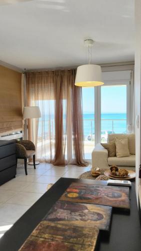 Apartamento Maison Evita, Elegant Beachfront Apt, Polychrono