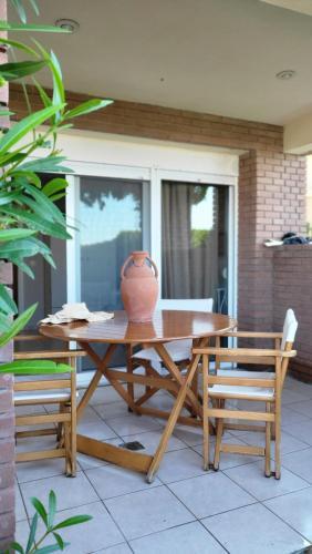Apartamento Maison Evita, Elegant Beachfront Apt, Polychrono