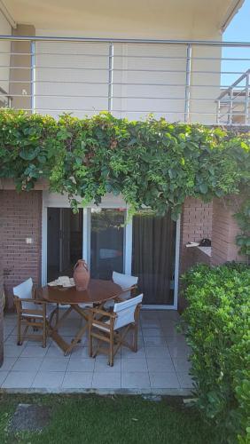 Apartamento Maison Evita, Elegant Beachfront Apt, Polychrono