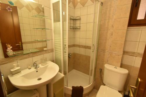 Sea Side Pine Maisonette, Siviri