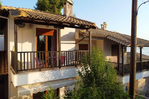 Sea Side Pine Maisonette, Siviri