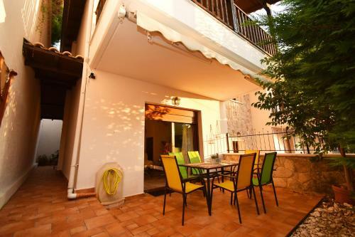 Sea Side Pine Maisonette, Siviri