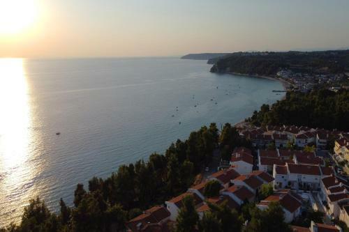 Sea Side Pine Maisonette, Siviri