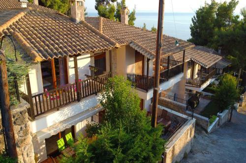 Sea Side Pine Maisonette, Siviri