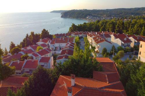Sea Side Pine Maisonette, Siviri