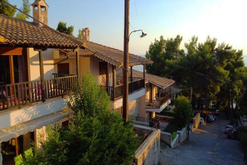Sea Side Pine Maisonette, Siviri