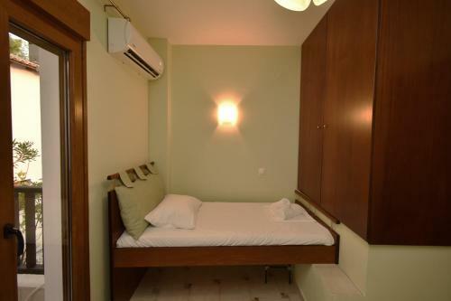 Sea Side Pine Maisonette, Siviri