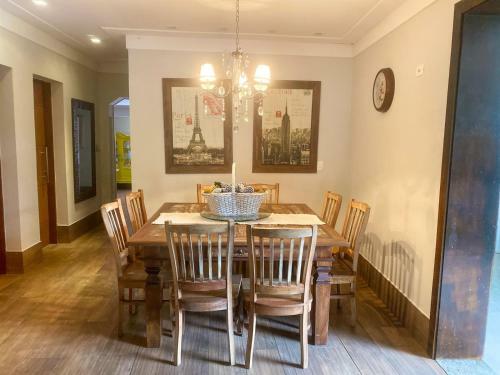 Casa Agrad�vel Com Piscina E Lareira