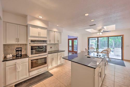 Lovely Palm Coast Retreat With Outdoor Kitchen