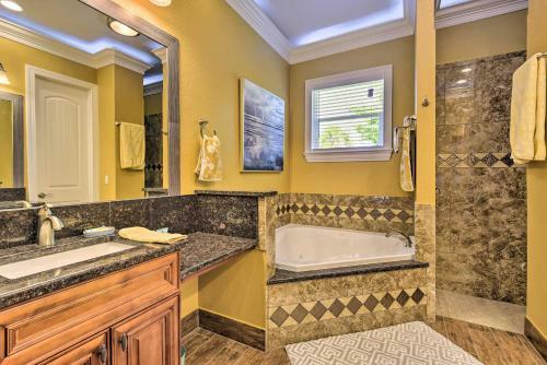 Elegant Venice Home With View - Walk To Beach!
