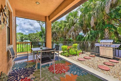 Elegant Venice Home With View - Walk To Beach!