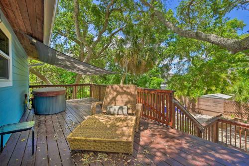 Beach And Bike Bungalow With Hot Tub And Fire Pit