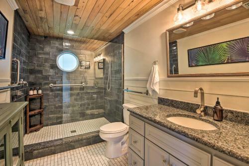 Beach And Bike Bungalow With Hot Tub And Fire Pit