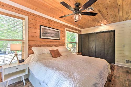 Beach And Bike Bungalow With Hot Tub And Fire Pit