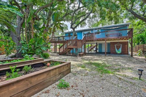 Beach And Bike Bungalow With Hot Tub And Fire Pit