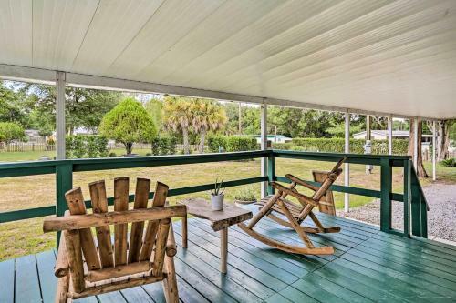 Cozy Zephyrhills Home With Large Yard And Deck!