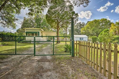 Cozy Zephyrhills Home With Large Yard And Deck!