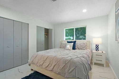 Home In West Palm Beach With Pool And Pool Table!