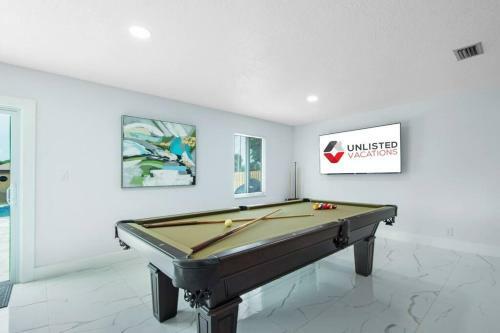 Home In West Palm Beach With Pool And Pool Table!