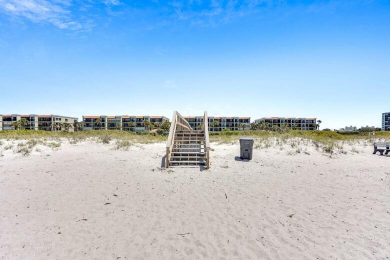 Land's End 408 Building 1 Waterfront Views, Fantastic Amenities!
