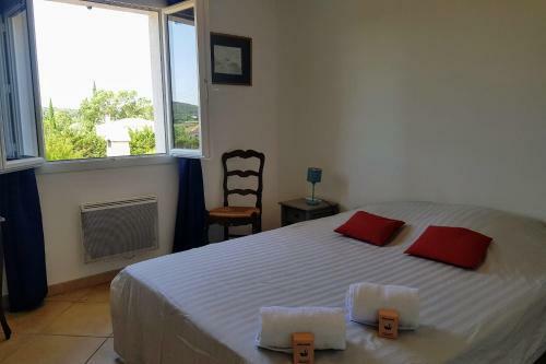 Very Nice House With Large Garden And Pool!