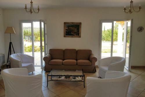 Very Nice House With Large Garden And Pool!