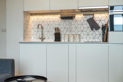 Luxury Apartments - Heathrow Airport - Free Parking