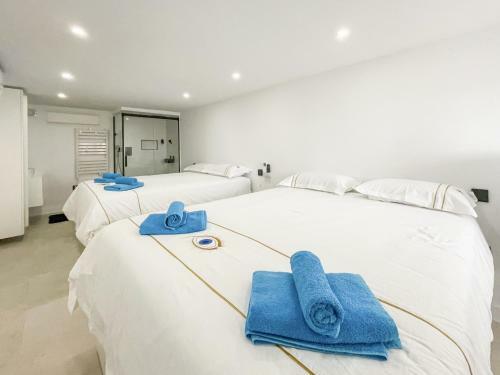 Villa Al Mar With Pool In Estepona