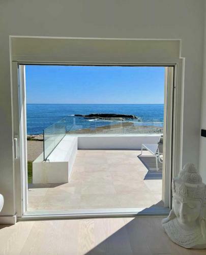 Villa Al Mar With Pool In Estepona
