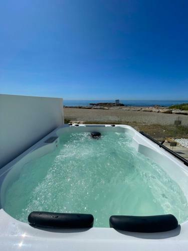 Villa Al Mar With Pool In Estepona