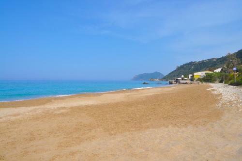 Studio Apartments Maria With Pool And Amazing View - Agios Gordios Beach