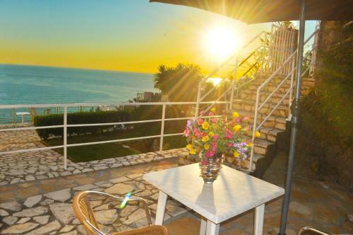 Studio Apartments Maria With Pool And Amazing View - Agios Gordios Beach