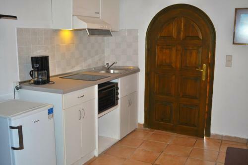 Studio Apartments Maria With Pool And Amazing View - Agios Gordios Beach
