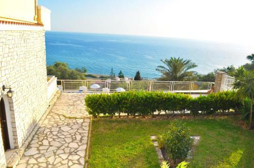 Studio Apartments Maria With Pool And Amazing View - Agios Gordios Beach