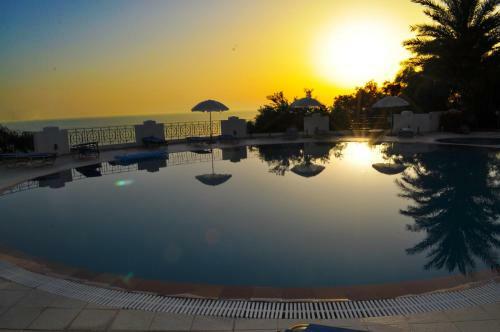 Studio Apartments Maria With Pool And Amazing View - Agios Gordios Beach