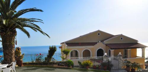 Studio Apartments Maria With Pool And Amazing View - Agios Gordios Beach