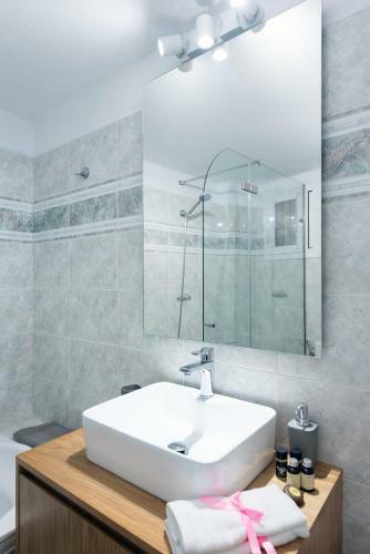 Hermes Gouvia River Luxury Apartment