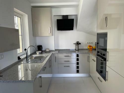 Orange Tree - Stylish 2 Bedroom Apartment In Old Village